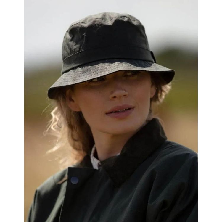 Walker & Hawkes Bucket Wax Hoed – Klassieke Gewaxte Vissershoed Olijf