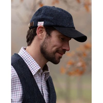 Foto van Walker and Hawkes Brungton Harris Tweed Baseball Cap met Suède Leren Klep