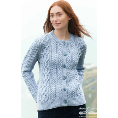 Foto van Aran Crafts crew neck button cardigan dames- Ice Marl