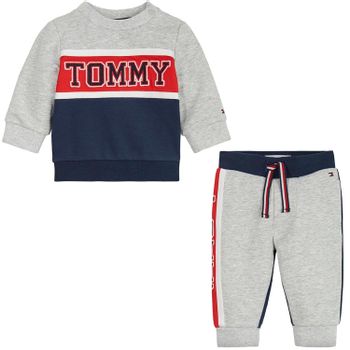 Tommy Hilfiger KN0KN01277 baby joggingpak grijs Afbeelding van Tommy Hilfiger KN0KN01277 baby joggingpak grijs