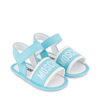 Moschino 70011 babyschoentjes licht blauw Afbeelding van Moschino 70011 babyschoentjes licht blauw