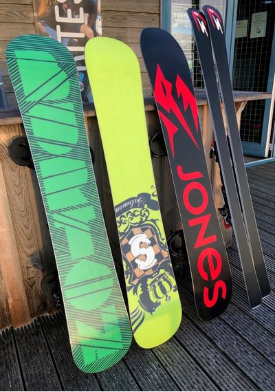 Foto van Snowboard en ski's laten waxen en slijpen 