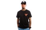Afbeelding van New Era T-Shirt CHICAGO BULLS NBA BACK BODY WATER PRINT TEE BLACK / RED NE13083921