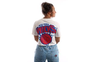 Foto van Tommy Jeans T-Shirt TJW NBA NEW YORK KNICKS TEE Ancient White DW0DW14155