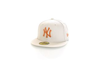 Foto van New Era Fitted Cap NEW YORK YANKEES LEAGUE ESSENTIAL 59FIFTY STONE / TOFFEE NE60240538