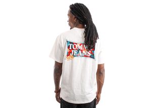 Foto van Tommy Jeans T-Shirt TJM FLORAL GRAPHIC TEE Ancient White DM0DM13249