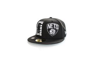 Foto van New Era Fitted Cap BROOKLYN NETS NBA22 DRAFT BLACK/BLACK/WHITE NE60243042