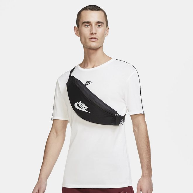 Afbeelding van Nike Sportswear Heritage heuptas Waistpack Black White
