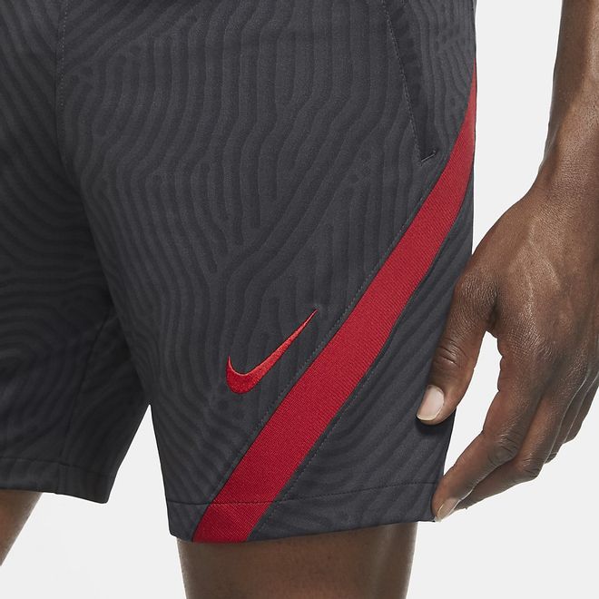 Afbeelding van Liverpool FC Strike Short Anthracite Gym Red