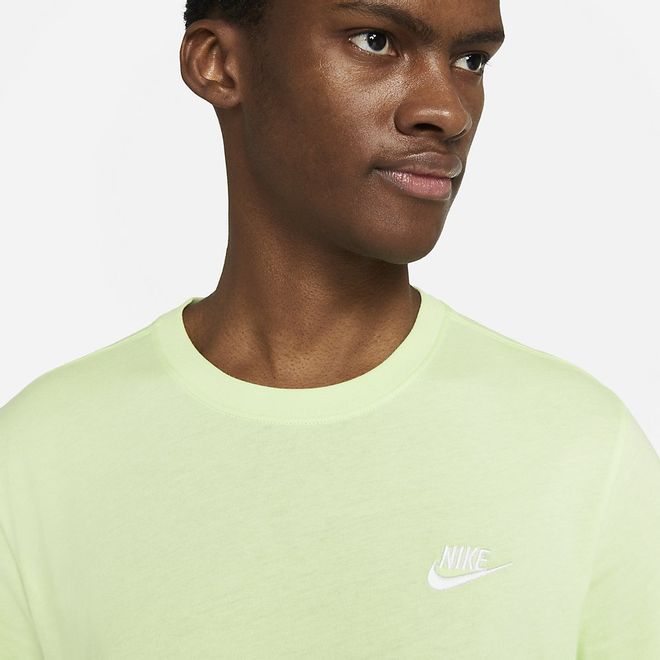 Afbeelding van Nike Sportswear Club T-Shirt Lite Liquid Lime