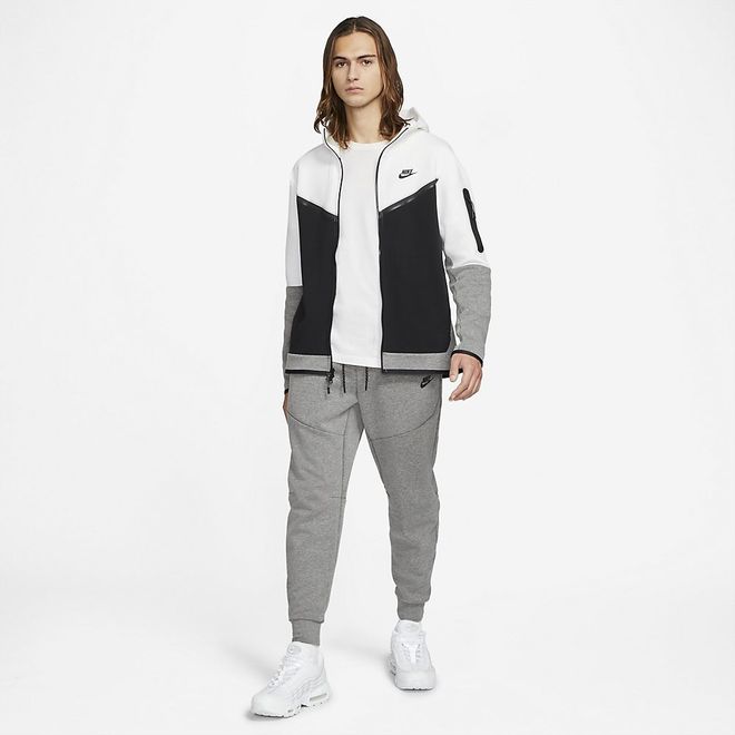 Afbeelding van Nike Tech Fleece Pant Carbon Heather Black