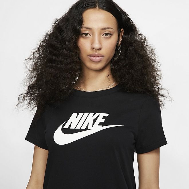 Afbeelding van Nike Sportswear Women Essential T-Shirt Black