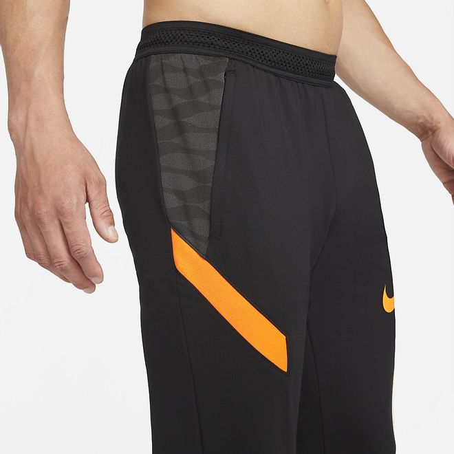 Afbeelding van Nike Dri-FIT Strike Set Black Anthracite Total Orange
