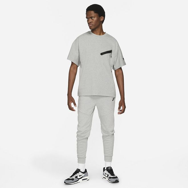 Afbeelding van Nike Sportswear Dri-FIT Tech Essentials Shirt Dark Grey Heather