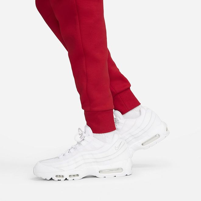 Afbeelding van Nike Tech Fleece Pant Gym Red