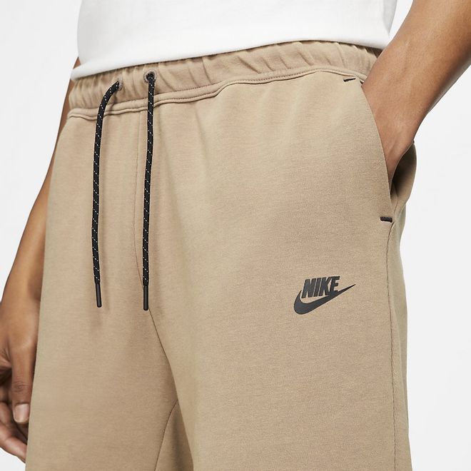Afbeelding van Nike Sportswear Tech Fleece Short Taupe Haze