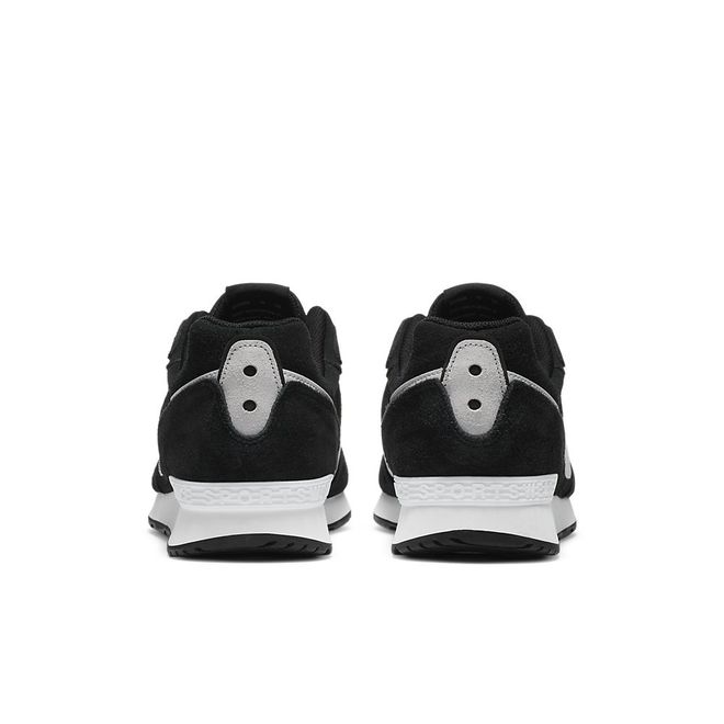 Afbeelding van Nike Venture Runner Suede Black White
