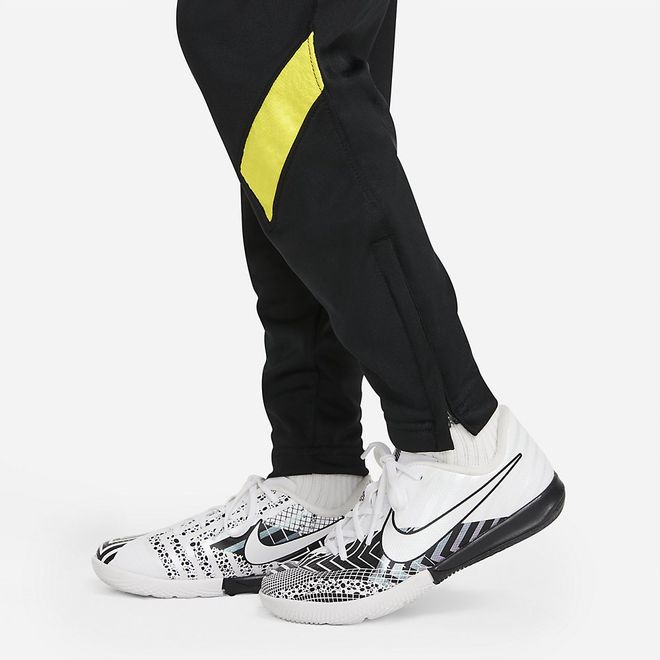 Afbeelding van Chelsea FC Strike voetbaltrainingspak met Dri-FIT voor kleuters Black Opti Yellow