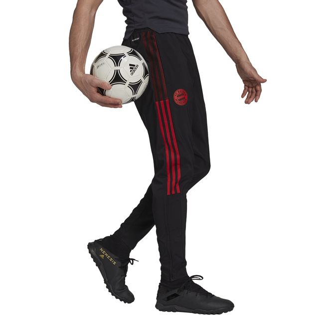 Afbeelding van FC Bayern München Presentatiepak 2021/2022 Black
