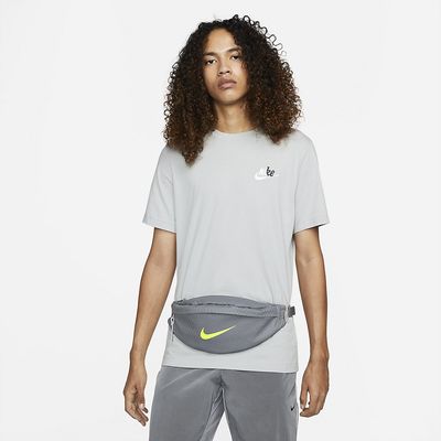 Foto van Nike Sportswear Heritage heuptas Waistpack Smoke Grey