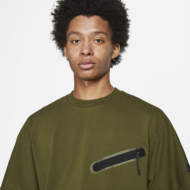 Afbeelding van Nike Sportswear Dri-FIT Tech Essentials Shirt Rough Green