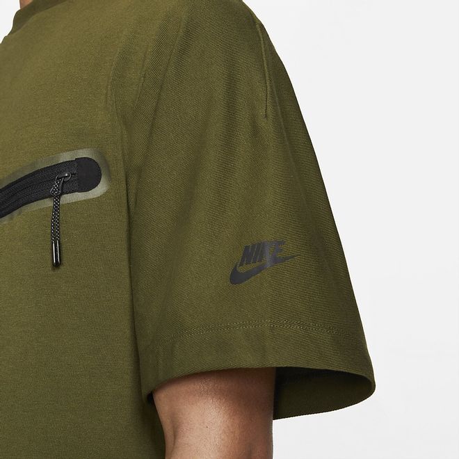 Afbeelding van Nike Sportswear Dri-FIT Tech Essentials Shirt Rough Green