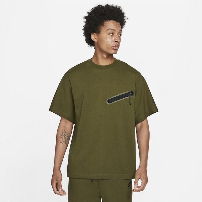 Afbeelding van Nike Sportswear Dri-FIT Tech Essentials Shirt Rough Green