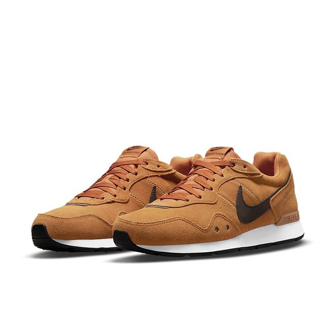 Afbeelding van Nike Venture Runner Suede Cider Brown