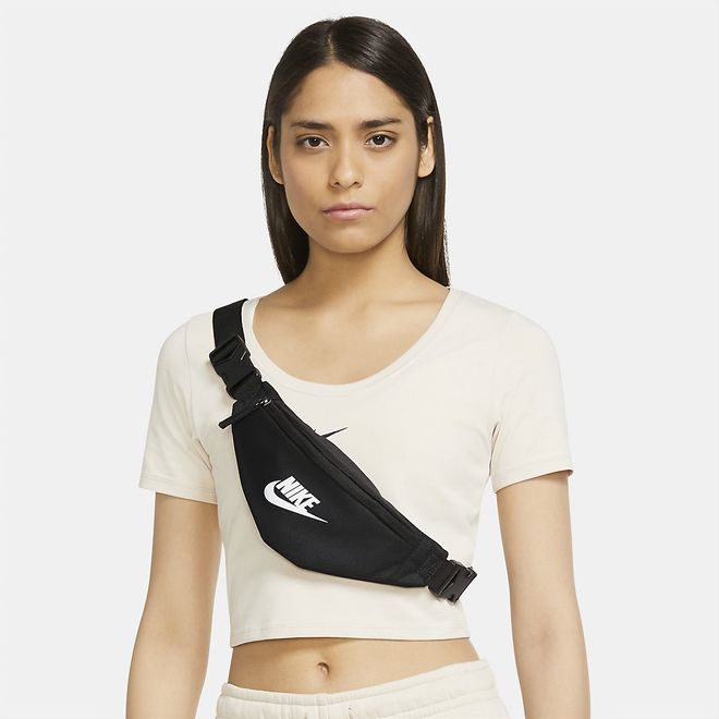 Afbeelding van Nike Sportswear Heritage heuptas Black White