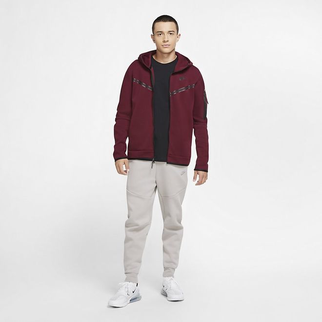 Afbeelding van Nike Sportswear Tech Fleece Hoodie Dark Beetroot
