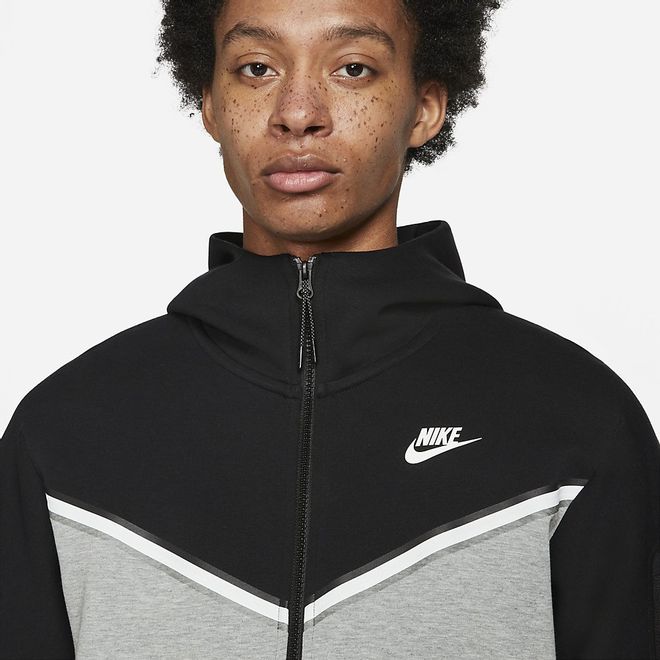 Afbeelding van Nike Sportswear Tech Fleece Hoodie Black Dark Grey Heather