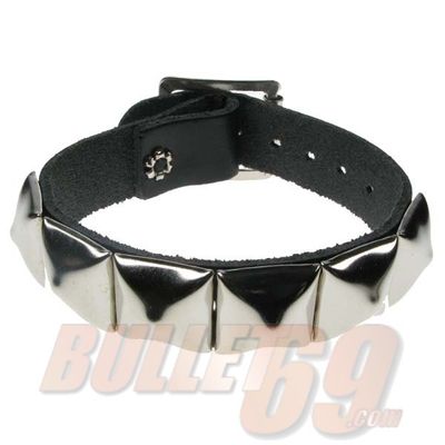 Foto van Bullet69 | Leren armband met zilver pyramide studs