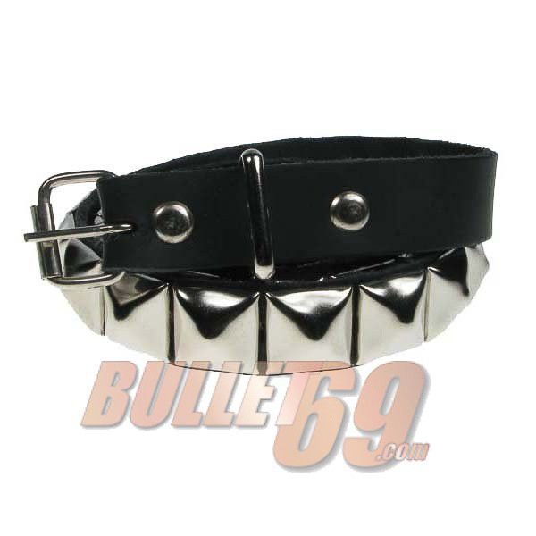 Bullet69 | Riem met 1 rij metalen pyramide studs, 19 mm