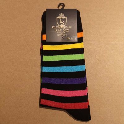 Foto van Love Sox | Zwart regenboog gestreepte sokken